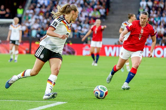 05 06 2026, xsscx, soccer, international match, World Cup qualification women, Germany Norway, Rhein Energie Stadium in Cologne Marie Müller Germany 7 in duel against Elisabeth Terland Norway 9 DFB regulations prohibit any use of photographs as image sequences and or quasi video Photo xSandraxScherningxPressefotoKochx Nordrhein Westfalen Germany