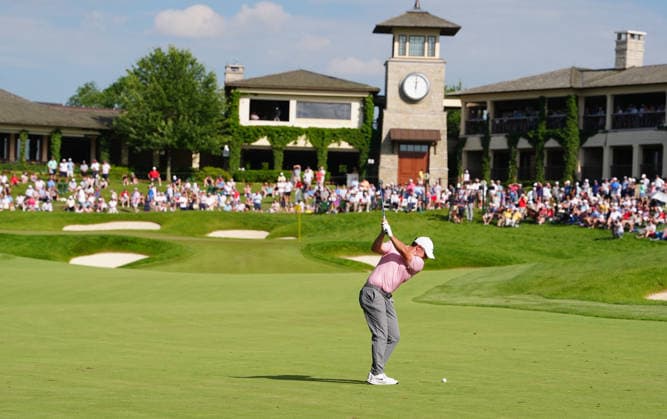 DUBLIN, OH - JUNE 05: PGA, Golf Herren golfer Rory McIlroy plays his second shot on the 18th hole on June 5, 2026 during the second round of the Memorial Tournament presented by Workday at Muirfield Village Golf Club in Dublin, Ohio. (Photo by Brian Spurlock Icon Sportswire) GOLF: JUN 05 PGA the Memorial Tournament presented by Workday EDITORIAL USE ONLY Icon2606051