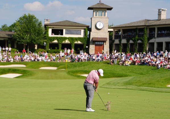DUBLIN, OH - JUNE 05: PGA, Golf Herren golfer Rory McIlroy plays his second shot on the 18th hole on June 5, 2026 during the second round of the Memorial Tournament presented by Workday at Muirfield Village Golf Club in Dublin, Ohio. (Photo by Brian Spurlock Icon Sportswire) GOLF: JUN 05 PGA the Memorial Tournament presented by Workday EDITORIAL USE ONLY Icon2606052