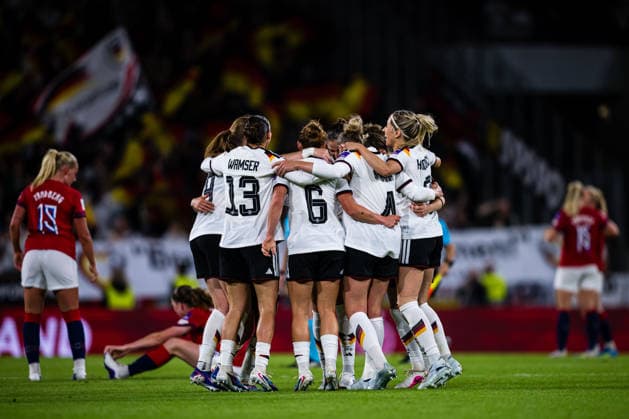 260605 Carlotta Wamser, Lisanne Gräwe and Rebecca Knaak of Germany celebrates after the FIFA Women s World Cup Qualifier football match between Germany and Norway on June 5, 2026 in Cologne Photo Marius Simensen BILDBYRAN COP 238 MM0069 bbeng dam fifa world cup qualifiers football fotball fotboll germany jubel landskamp norge norway soccer tyskland vm kvalik vm kvalifisering kvinner  Copyright: MARIUSxSIMENSEN BB260605ZC027