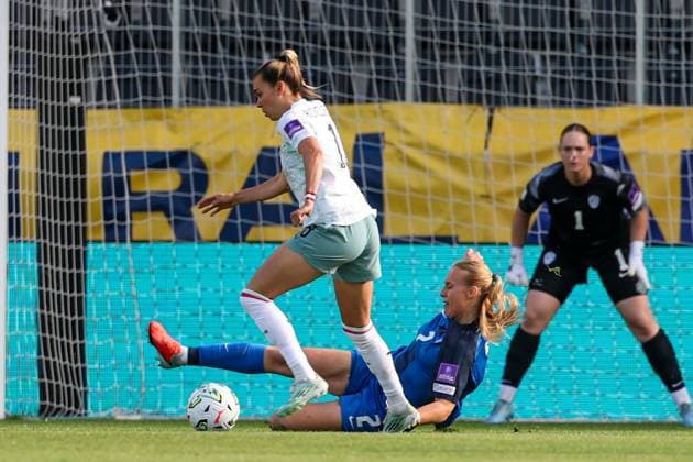 05.June. 2026 – SOCCER – UEFA Women s European Qualifiers, Austria (W) vs Slovenia (W) Eileen Campbell (Austria) and Lana Golob (Slovenia) in duel VIENNA VIENNA, AUSTRIA – Sportclub-Platz Dornbach Sportclub-Platz Dornbach AUSTRIA