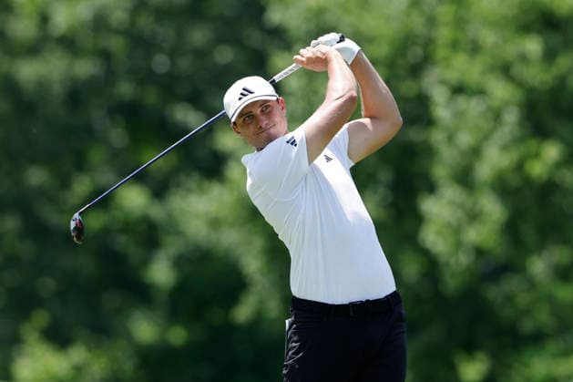 DUBLIN, OH - JUNE 05: Ludvig Aberg of Sweden plays a tee shot at the eighteenth hole during the second round of the Memorial Tournament presented by Workday 2026 on June 05, 2026 at Muirfield Village Golf Club in Dublin, Ohio. (Photo by Joe Robbins Icon Sportswire) GOLF: JUN 05 PGA, Golf Herren the Memorial Tournament presented by Workday EDITORIAL USE ONLY Icon5732606050172
