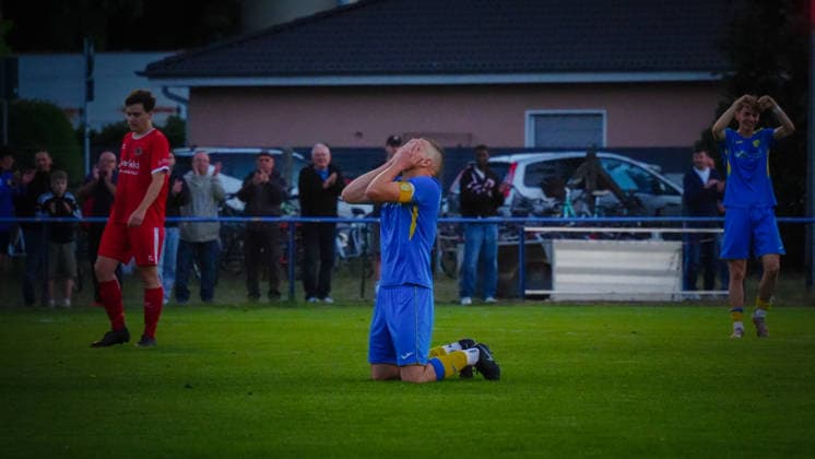 Soccer, Men, Season 2025 2026, Landesliga Süd Brandenburg, Matchday 29, FSV 63 Luckenwalde II vs SG Phönix Wildau, Friday 05 06 2026, Sportplatz am Baruther Tor Luckenwalde, In the picture cheering after the final whistle with the players of FSV 63 Luckenwalde II about the championship in the Landesliga Süd Brandenburg Germany