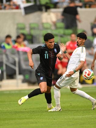 AUSTIN, TX - June 05: Puerto Rico midfielder Wilfredo Rivera (7) sends a pass while being defended by Saudi Arabia defender Ziyad Aljohani (right) during International Friendly, Länderspiel, Nationalmannschaft between Saudi Arabia and Puerto Rico on June 5, 2026 at Q2 Stadium in Austin, TX. (Photo by John Rivera Icon Sportswire) SOCCER: JUNE 05 International Friendly Saudi Arabia vs. Puerto Rico EDITORIAL USE ONLY Icon426260605008