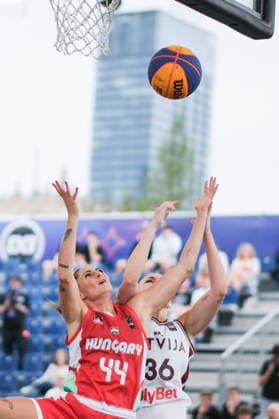 June 5, 2026, Warsaw, Masovian Voivodeship, Poland: Latvia s PAULA CIRSA (36) and Hungary s VIVI BORONDY (44) in action during a FIBA 3x3 Basketball World Cup women s last 16 game between Latvia and Hungary in Warsaw, Poland. Basketball 2026: FIBA 3x3 World Cup Women s Last 16: Hungary 17:16 Latvia  - ZUMAk204 20260605_zip_k204_001 Copyright: xRomanxKozielx