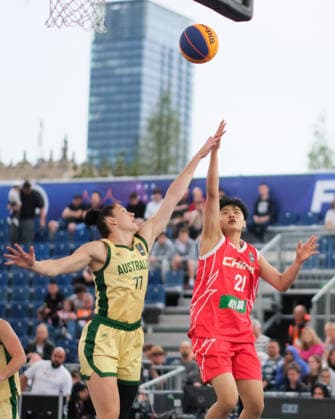 June 5, 2026, Warsaw, Masovian Voivodeship, Poland: Australia s EMMA CLARKE (77) and China s WENXIA LI (21) in action during a FIBA 3x3 Basketball World Cup women s last 16 game between Australia and China in Warsaw, Poland. Warsaw Poland - ZUMAk204 20260605_zip_k204_010 Copyright: xRomanxKozielx