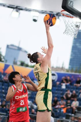 June 5, 2026, Warsaw, Masovian Voivodeship, Poland: Australia s HANNAH HANK (12) and China s WENXIA LI (21) in action during a FIBA 3x3 Basketball World Cup women s last 16 game between Australia and China in Warsaw, Poland. Basketball 2026: FIBA 3x3 World Cup Women s Last 16: Australia 21:11 China  - ZUMAk204 20260605_zip_k204_008 Copyright: xRomanxKozielx