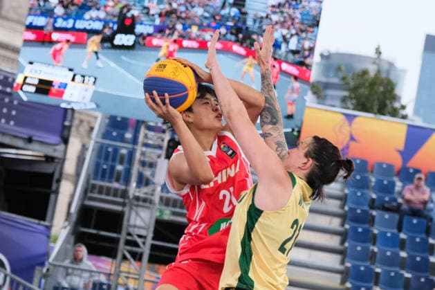 June 5, 2026, Warsaw, Masovian Voivodeship, Poland: Australia s MARENA WHITTLE (21) and China s WENXIA LI (21) in action during a FIBA 3x3 Basketball World Cup women s last 16 game between Australia and China in Warsaw, Poland. Basketball 2026: FIBA 3x3 World Cup Women s Last 16: Australia 21:11 China  - ZUMAk204 20260605_zip_k204_029 Copyright: xRomanxKozielx