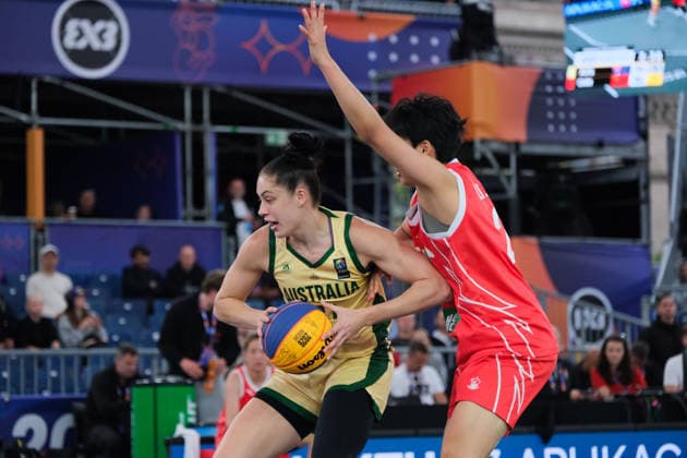June 5, 2026, Warsaw, Masovian Voivodeship, Poland: Australia s EMMA CLARKE (77) and China s WENXIA LI (21) in action during a FIBA 3x3 Basketball World Cup women s last 16 game between Australia and China in Warsaw, Poland. Basketball 2026: FIBA 3x3 World Cup Women s Last 16: Australia 21:11 China  - ZUMAk204 20260605_zip_k204_036 Copyright: xRomanxKozielx