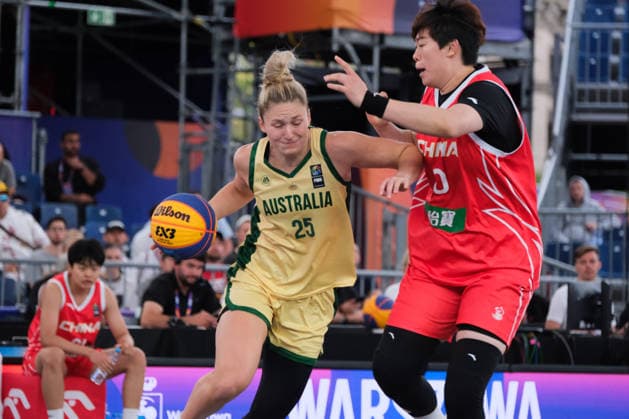 June 5, 2026, Warsaw, Masovian Voivodeship, Poland: Australia s AMY ATWELL (25) and China s ZHITING ZHANG (10) in action during a FIBA 3x3 Basketball World Cup women s last 16 game between Australia and China in Warsaw, Poland. Warsaw Poland - ZUMAk204 20260605_zip_k204_032 Copyright: xRomanxKozielx