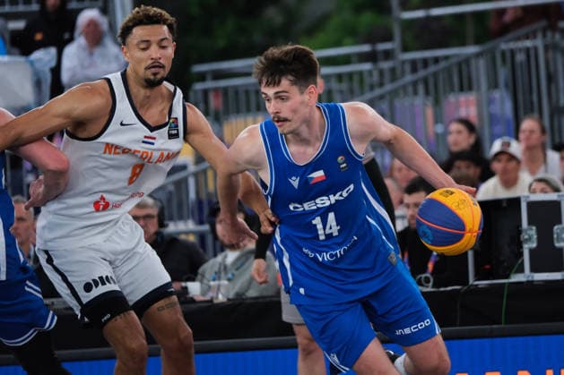 June 5, 2026, Warsaw, Masovian Voivodeship, Poland: Netherlands BRYAN ALBERTS (8) and Czechia s STEPAN BOROVKA (14) in action during a FIBA 3x3 Basketball World Cup men s last 16 game between Netherlands and Czechia in Warsaw, Poland. Basketball 2026: FIBA 3x3 World Cup Men s Last 16: Netherlands 21:15 Czechia  - ZUMAk204 20260605_zip_k204_049 Copyright: xRomanxKozielx