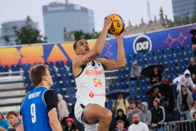 June 5, 2026, Warsaw, Masovian Voivodeship, Poland: Netherlands WORTHY DE JONG (54) and Czechia s FILIP NOVOTNY (9) in action during a FIBA 3x3 Basketball World Cup men s last 16 game between Netherlands and Czechia in Warsaw, Poland. Warsaw Poland - ZUMAk204 20260605_zip_k204_043 Copyright: xRomanxKozielx