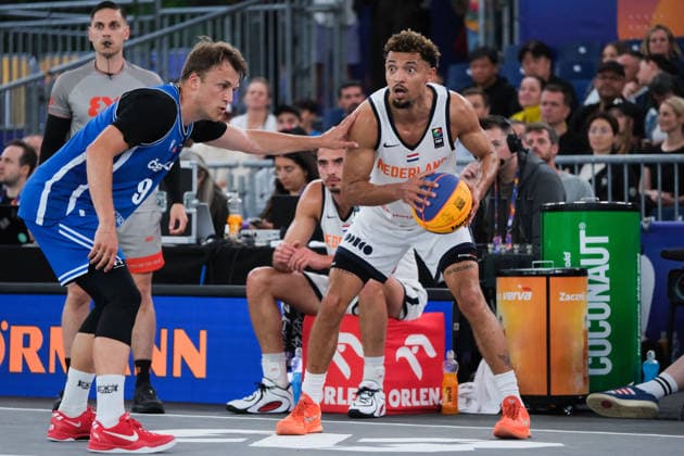 June 5, 2026, Warsaw, Masovian Voivodeship, Poland: Netherlands BRYAN ALBERTS (8) and Czechia s FILIP NOVOTNY (9) in action during a FIBA 3x3 Basketball World Cup men s last 16 game between Netherlands and Czechia in Warsaw, Poland. Warsaw Poland - ZUMAk204 20260605_zip_k204_052 Copyright: xRomanxKozielx