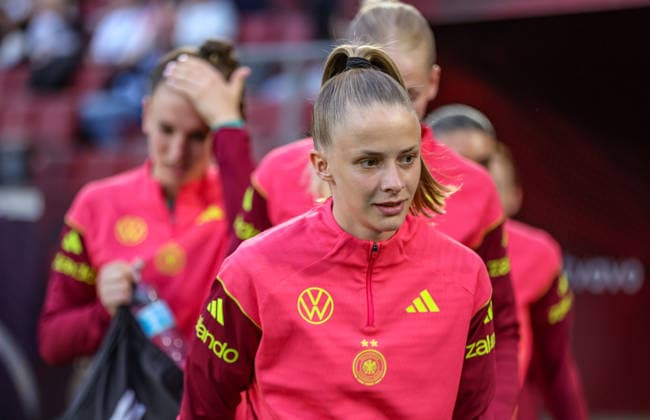 GER, Cologne, Germany vs Norway, International match, Football, FIFA, 2026 2027 season, World Cup Qualification, Rhein Energie Stadium, 5 Matchday in picture Vivien Endemann Germany Women 8 DFB DFL REGULATIONS PROHIBIT ANY USE OF PHOTOGRAPHS AS IMAGE SEQUENCES AND OR QUASI VIDEO, 05 06 2026 Copyright: HMBxMedia HendrikxHamelau
