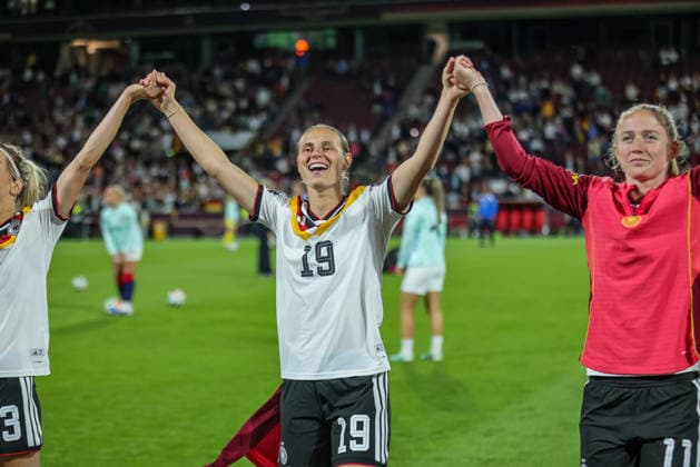 GER, Cologne, Germany vs Norway, international match, football, FIFA, 2026 2027 season, World Cup qualification, Rhein Energie Stadium, 5 match day in the picture Joy, jubilation and emotions, Germany celebrates group victory and qualification for the World Cup in Brazil, Klara Bühl Germany DFB DFL REGULATIONS PROHIBIT ANY USE OF PHOTOGRAPHS AS IMAGE SEQUENCES AND OR QUASI VIDEO, 05 06 2026 Copyright: HMBxMedia HendrikxHamelau
