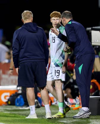 International Friendly, Länderspiel, Nationalmannschaft Stade Saputo, MontrÃ Adam Brennan speaks with John O™Shea as he prepares to make his international debut 6 6 2026  Copyright: x INPHO RyanxByrnex RB1_1828