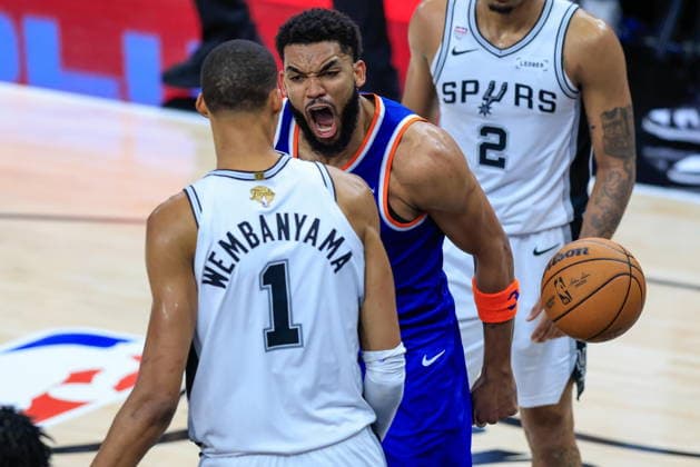 NBA, Basketball Herren, USA Finals Game 2 - New York Knicks at San Antonio Spurs New York Knicks center Karl-Anthony Towns (R) reacts to San Antonio Spurs forward Victor Wembanyama (L) after making a dunk during Game 2 of the NBA Finals between the San Antonio Spurs and the New York Knicks in San Antonio, Texas, USA, 05 June 2026. San Antonio United States  Copyright: xADAMxDAVISx