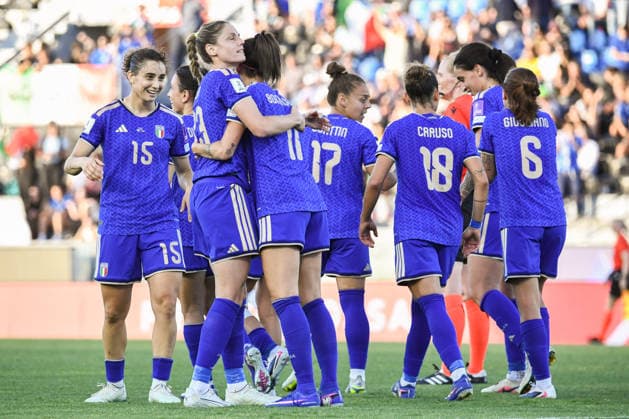 Calcio - FIFA World Cup, WM, Weltmeisterschaft, Fussball Women Photo by IPA ABACAPRESS.COM85364956 - Barbara Bonansea (Italy) celebrates with teammates after scoring the 3-0 goal during Women s European Qualifiers 2027 - Italy vs Serbia, FIFA World Cup match in Pisa, Italy, June 05 2026 Pisa Italy  Copyright: xIPAxSport ABACAx