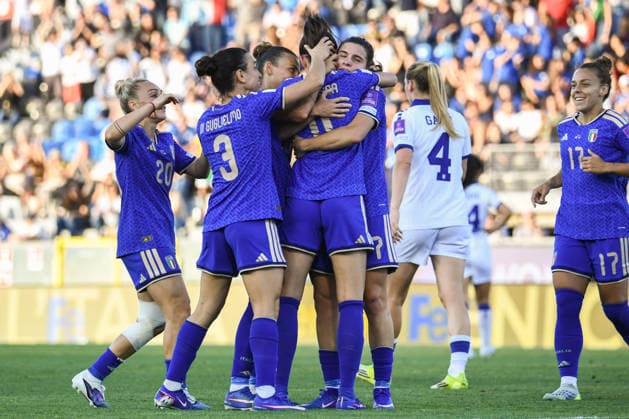 Calcio - FIFA World Cup, WM, Weltmeisterschaft, Fussball Women Photo by IPA ABACAPRESS.COM85364903 - Barbara Bonansea (Italy) celebrates with teammates after scoring the 3-0 goal during Women s European Qualifiers 2027 - Italy vs Serbia, FIFA World Cup match in Pisa, Italy, June 05 2026 Pisa Italy  Copyright: xIPAxSport ABACAx