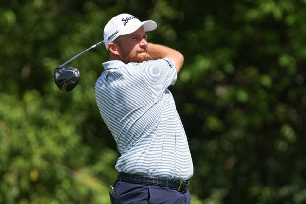 DUBLIN, OH - JUNE 05: Shane Lowry of Ireland watches his tee shot on the 15th hole during the second round of the Memorial Tournament presented by Workday at Muirfield Village Golf Club on June 5, 2026 in Dublin, OH. (Photo by Ian Johnson Icon Sportswire) GOLF: JUN 05 PGA, Golf Herren the Memorial Tournament presented by Workday EDITORIAL USE ONLY Icon260605078