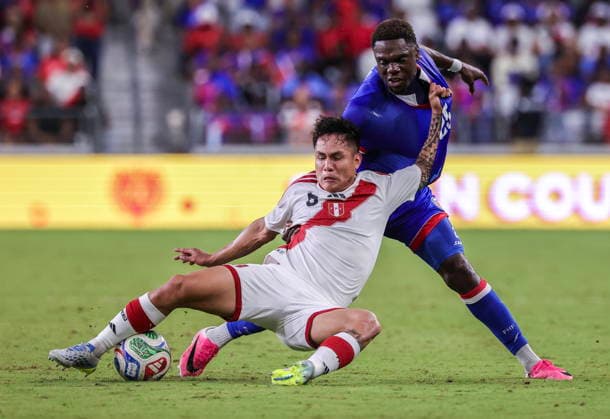 International soccer friendly - Haiti vs Peru Peru s Jesus Pretell (L) in action against Haiti s Dominique Simon during the International soccer friendly between Haiti and Peru in Miami, Florida, USA, 05 June 2026. MIAMI FLORIDA United States  Copyright: xCRISTOBALxHERRERA-ULASHKEVICHx