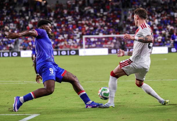 International soccer friendly - Haiti vs Peru Haiti s Duckens Nazon (L) in action against Peru s Oliver Sonne during the International soccer friendly between Haiti and Peru in Miami, Florida, USA, 05 June 2026. MIAMI FLORIDA United States  Copyright: xCRISTOBALxHERRERA-ULASHKEVICHx