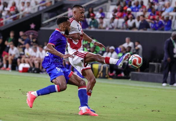 International soccer friendly - Haiti vs Peru Haiti s Hannes Delcroix (L) in action against Peru s Jhonny Vidales during the International soccer friendly between Haiti and Peru in Miami, Florida, USA, 05 June 2026. MIAMI FLORIDA United States  Copyright: xCRISTOBALxHERRERA-ULASHKEVICHx