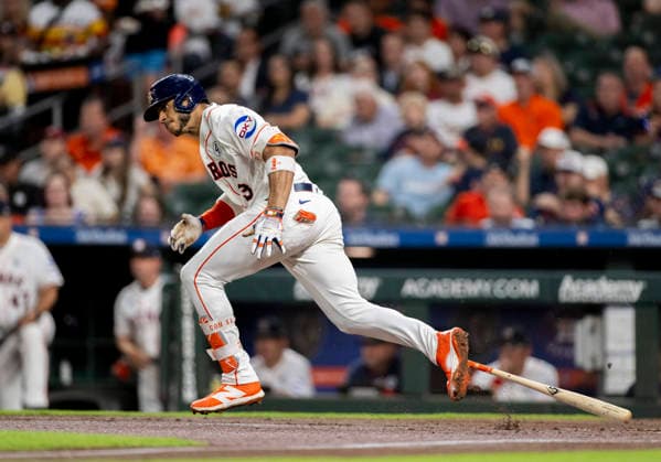 June 2, 2026, Houston, Texas, United States: Houston Astros shortstop Jeremy PeoÂ±a (3) beats out an infield single to shortstop in the first inning during an MLB, Baseball Herren, USA game against the Pittsburgh Pirates on Tuesday June 2, 2026 at Daikin Park in Houston, Texas. The Pirates defeated the Astros 10-6. Houston United States - ZUMAw132 20260602_zap_w132_042 Copyright: xTomxWalkox
