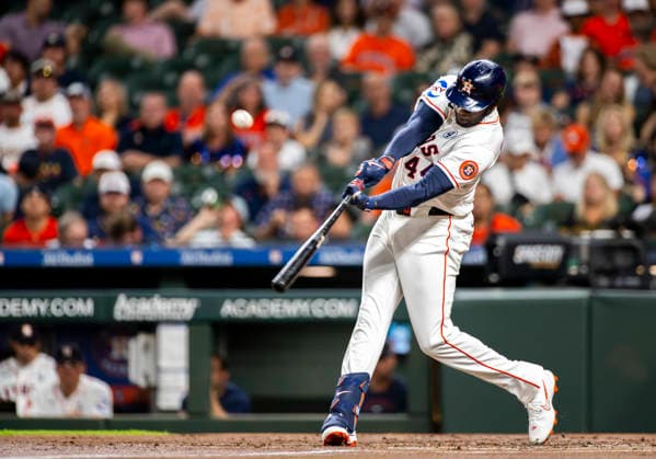 June 2, 2026, Houston, Texas, United States: Houston Astros designated hitter Yordan Alvarez (44) hits a two run home run to center in the first inning during an MLB, Baseball Herren, USA game against the Pittsburgh Pirates on Tuesday June 2, 2026 at Daikin Park in Houston, Texas. The Pirates defeated the Astros 10-6. Houston United States - ZUMAw132 20260602_zap_w132_051 Copyright: xTomxWalkox