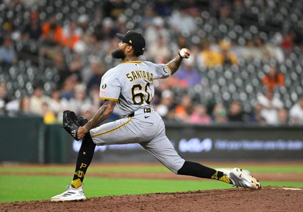 June 2, 2026, Houston, Texas, United States: Pittsburgh Pirates pitcher Dennis Santana (60) pitches in the ninth inning during an MLB, Baseball Herren, USA game against the Houston Astros on Tuesday June 2, 2026 at Daikin Park in Houston, Texas. The Pirates defeated the Astros 10-6. Houston United States - ZUMAw132 20260602_zap_w132_103 Copyright: xTomxWalkox