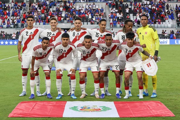 MIAMI, FL - JUNE 5: Peru national soccer team line up, Mannschaftsbild, Totale for the national anthem prior to the International Friendly, Länderspiel, Nationalmannschaft game between Haiti and Peru at NU Stadium on June 5, 2026 in Miami,Florida.(Photo by Chris Arjoon Icon Sportswire) SOCCER: JUN 05 Haiti vs Peru EDITORIAL USE ONLY Icon2605060010002