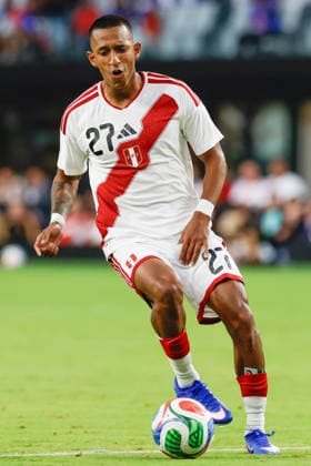 MIAMI, FL - JUNE 5: Peru forward Jhonny Vidales (27) controls the ball during the International Friendly, Länderspiel, Nationalmannschaft game between Haiti and Peru at NU Stadium on June 5, 2026 in Miami,Florida.(Photo by Chris Arjoon Icon Sportswire) SOCCER: JUN 05 Haiti vs Peru EDITORIAL USE ONLY Icon2605060010007