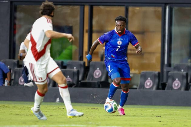 MIAMI, FL - JUNE 5: Haiti forward Derrick Etienne Jr. (7) controls the ball during the International Friendly, Länderspiel, Nationalmannschaft game between Haiti and Peru at NU Stadium on June 5, 2026 in Miami,Florida.(Photo by Chris Arjoon Icon Sportswire) SOCCER: JUN 05 Haiti vs Peru EDITORIAL USE ONLY Icon2605060010025