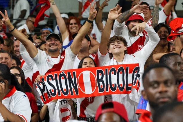 MIAMI, FL - JUNE 5: Peru supporters celebrate together at the end of the International Friendly, Länderspiel, Nationalmannschaft game between Haiti and Peru at NU Stadium on June 5, 2026 in Miami,Florida.(Photo by Chris Arjoon Icon Sportswire) SOCCER: JUN 05 Haiti vs Peru EDITORIAL USE ONLY Icon2605060010027