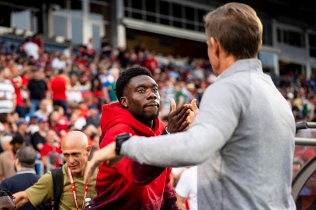 June 5, 2026, Montreal, Pq, Canada: Canada s Alphonso Davies and Team Canada manager Jesse Marsch shake before International Friendly, Länderspiel, Nationalmannschaft soccer action against Republic of Ireland in Montreal, on Friday, June 5, 2026. Canada News - June 5, 2026  - ZUMAc35_ 20260605_zaf_c35_136 Copyright: xChristopherxKatsarovx