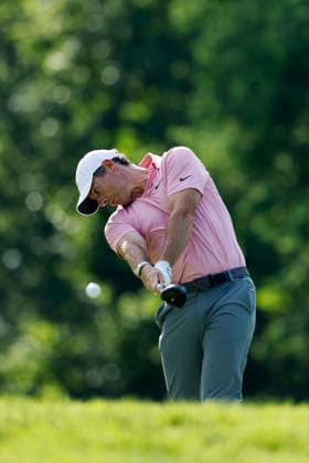 DUBLIN, OH - JUNE 05: Rory McIlroy of Northern Ireland plays a tee shot at the eighteenth hole during the second round of the Memorial Tournament presented by Workday 2026 on June 05, 2026 at Muirfield Village Golf Club in Dublin, Ohio. (Photo by Joe Robbins Icon Sportswire) GOLF: JUN 05 PGA, Golf Herren the Memorial Tournament presented by Workday EDITORIAL USE ONLY Icon5732606050732