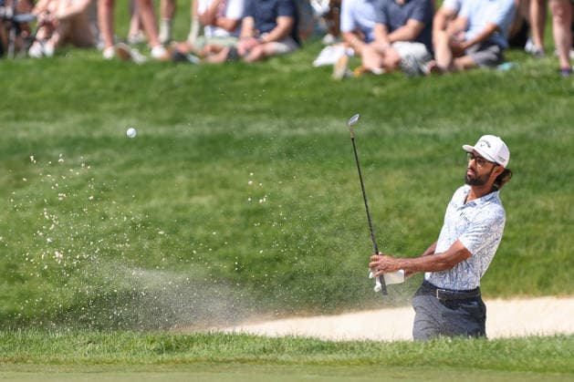 DUBLIN, OH - JUNE 05: Akshay Bhatia of the United States hits out of a bunker on the 14th hole during the second round of the Memorial Tournament presented by Workday at Muirfield Village Golf Club on June 5, 2026 in Dublin, OH. (Photo by Ian Johnson Icon Sportswire) GOLF: JUN 05 PGA, Golf Herren the Memorial Tournament presented by Workday EDITORIAL USE ONLY Icon260605081