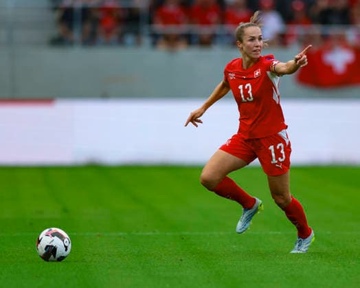 05 06 2026, Football, Womens World Cup Qualification Switzerland Malta, Lugano, AIL Arena Lia Wälti 13, A Team Switzerland communicates with her teammates Photo Urs Ottiger IMAGO Lugano AIL Arena Ticino Switzerland