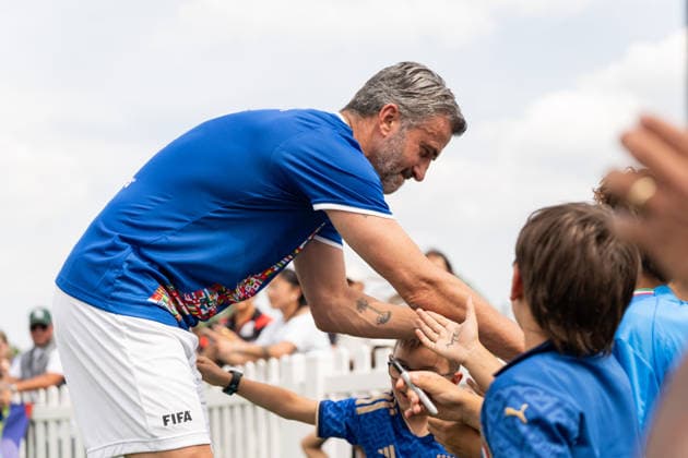 Italian FIFA Legends Tour in Toronto Christian Panucci greets the children during the Italians football legends exhibition match as part of the Italian FIFA Legends Tour in Toronto. on June 5, 2026 in Toronto, Canada. (Photo by Leonardo Ramirez Eyepix Group) Copyright: xLeonardoxRamirezx xEyepixxGroupx LR06042026-09533