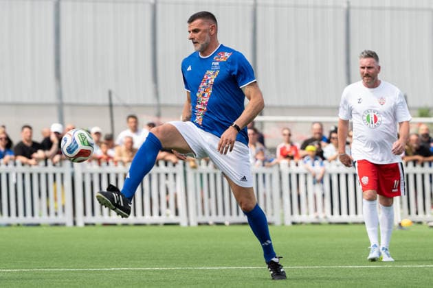 Italian FIFA Legends Tour in Toronto Vincenzo Iaquinta controls the ball during the Italians football legends exhibition match as part of the Italian FIFA Legends Tour in Toronto. on June 5, 2026 in Toronto, Canada. (Photo by Leonardo Ramirez Eyepix Group) Copyright: xLeonardoxRamirezx xEyepixxGroupx LR06042026-09430