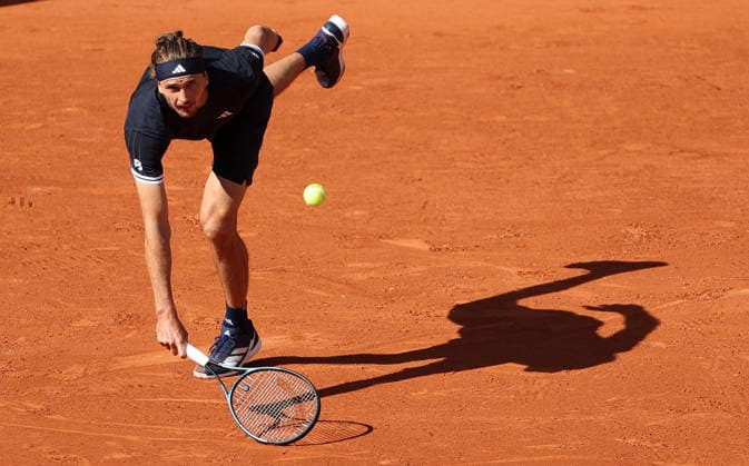 (260606) -- PARIS, June 6, 2026 -- Alexander Zverev hits a return during the men s singles semifinal match between Alexander Zverev of Germany and Jakub Mensik of the Czech Republic at the French Open tennis tournament at Roland Garros, Paris, France, June 5, 2026. ) (SP)FRANCE-PARIS-TENNIS-FRENCH OPEN-MEN S SINGLES-SEMIFINAL WuxHuiwo 