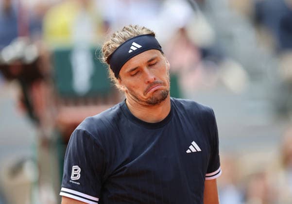 (260606) -- PARIS, June 6, 2026 -- Alexander Zverev reacts during the men s singles semifinal match between Alexander Zverev of Germany and Jakub Mensik of the Czech Republic at the French Open tennis tournament at Roland Garros, Paris, France, June 5, 2026. ) (SP)FRANCE-PARIS-TENNIS-FRENCH OPEN-MEN S SINGLES-SEMIFINAL WuxHuiwo 