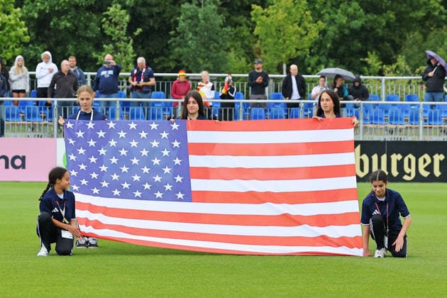 Frankfurt, Germany 05 June 2026 U19 Womens National Team 2026 Test Match Germany vs USA In the picture Volunteers present the flag of the USA shortly before the start of the match DFL DFB regulations prohibit any use of photographs as image sequences and or quasi video DFB Campus Hessen Copyright: xFotostandx xRacochax
