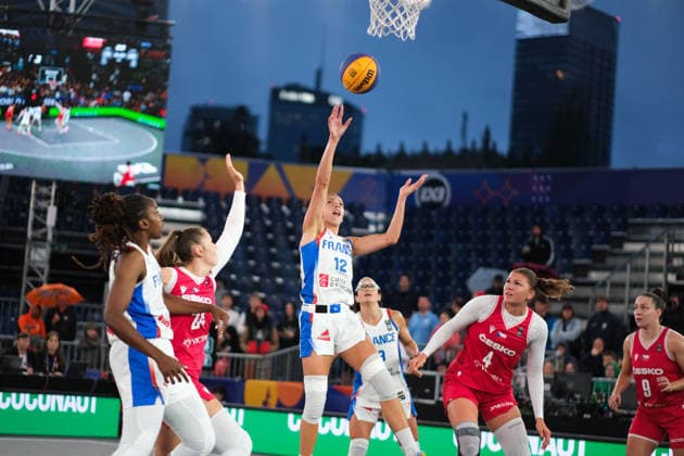 June 5, 2026, Warsaw, Masovian Voivodeship, Poland: France s HORTENSE LIMOUZIN (3), LAETITIA GUAPO (12), MARIE MILAPIE (13) and Czechia s LUCIE SVATONOVA (4), KAROLINA SOTOLOVA (9), MONIKA FUCIKOVA (24) in action during a FIBA 3x3 Basketball World Cup women s last 16 game between France and Czechia in Warsaw, Poland. Warsaw Poland - ZUMAk204 20260605_zip_k204_075 Copyright: xRomanxKozielx