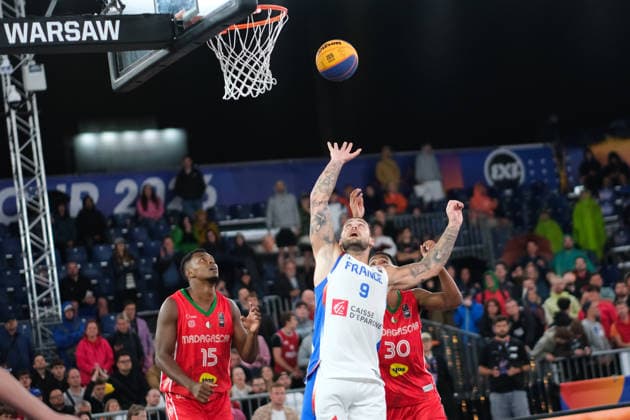June 5, 2026, Warsaw, Masovian Voivodeship, Poland: France s EMMANUEL MONCEAU (9) and Madagascar s ANTHONY RASOLOMANANA (15), MARCO RAKOTOVAO (30) in action during a FIBA 3x3 Basketball World Cup men s last 16 game between France and Madagascar in Warsaw, Poland. Warsaw Poland - ZUMAk204 20260605_zip_k204_080 Copyright: xRomanxKozielx
