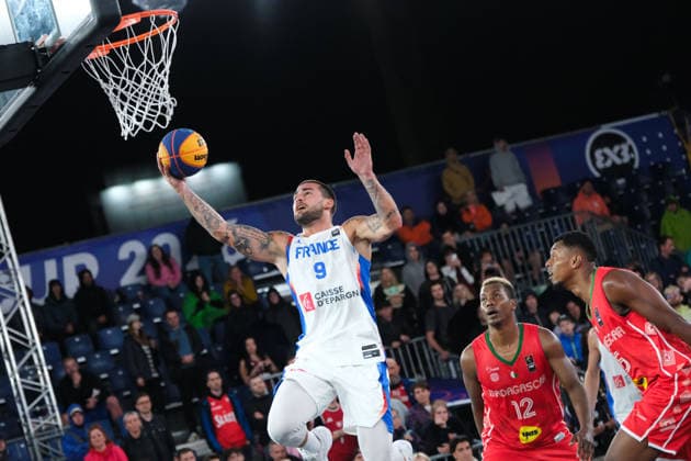 June 5, 2026, Warsaw, Masovian Voivodeship, Poland: France s EMMANUEL MONCEAU (9) and Madagascar s ALPHA SOLONDRAINY (12), ANTHONY RASOLOMANANA (15) in action during a FIBA 3x3 Basketball World Cup men s last 16 game between France and Madagascar in Warsaw, Poland. Basketball 2026: FIBA 3x3 World Cup Men s Last 16: France 16:10 Madagascar  - ZUMAk204 20260605_zip_k204_128 Copyright: xRomanxKozielx