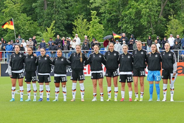 Frankfurt, Germany 05 June 2026 U19 womens national team 2026 test match Germany vs. USA In the picture The U19 team stands shoulder to shoulder for the national anthem DFL DFB regulations prohibit any use of photographs as image sequences and or quasi video DFB Campus Hessen Copyright: xFotostandx xRacochax