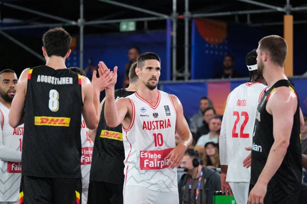 June 5, 2026, Warsaw, Masovian Voivodeship, Poland: Austria s TONI BLAZAN (10) high fives Belgium s CASPAR AUGUSTIJNEN (8) at the end of a FIBA 3x3 Basketball World Cup men s last 16 game between Austria and Belgium in Warsaw, Poland. Warsaw Poland - ZUMAk204 20260605_zip_k204_120 Copyright: xRomanxKozielx