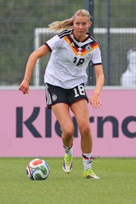 Frankfurt, Germany 05 June 2026 U19 Womens National Team 2026 Test Match Germany vs. USA In the picture Mia Lena Maas Germany at the player opening DFL DFB regulations prohibit any use of photographs as image sequences and or quasi video DFB Campus Hessen Copyright: xFotostandx xRacochax