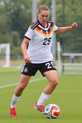 Frankfurt, Germany 05 June 2026 U19 Womens National Team 2026 Test Match Germany vs USA In the picture Maria Penner Germany passing the ball DFL DFB regulations prohibit any use of photographs as image sequences and or quasi video DFB Campus Hessen Copyright: xFotostandx xRacochax